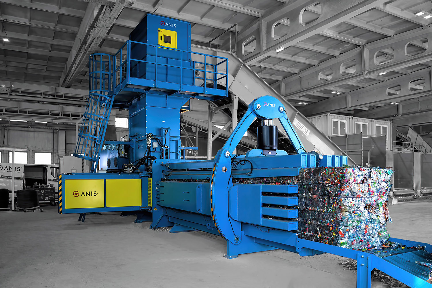 How does a baler work: ANIS channel baler fed by a conveyor